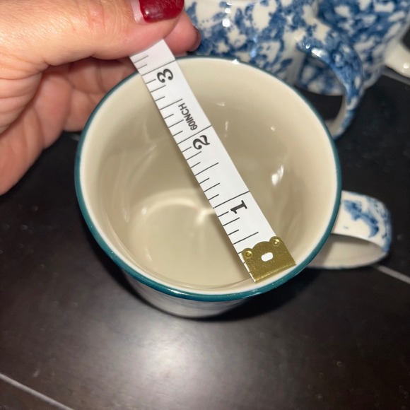 Set of 4 Mugs | Folk Craft by Tienshan | Cabin in the Snow | Sponge painted - Picture 11 of 11